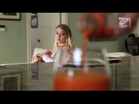 ❤️ Ngoanana ea chesang ea nang le matsoele a maholo le pussy e thata o fumana mokoko ho tloha motho ea lahlehileng, empa o thata haholo ☑  ❌